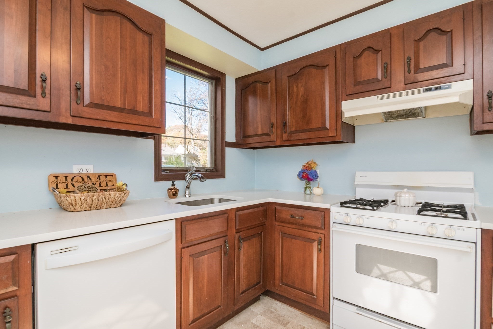 115 Wolcott Avenue, West Springfield, MA Photo #13