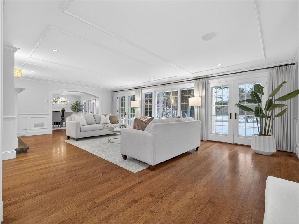 12 Winding River Cir