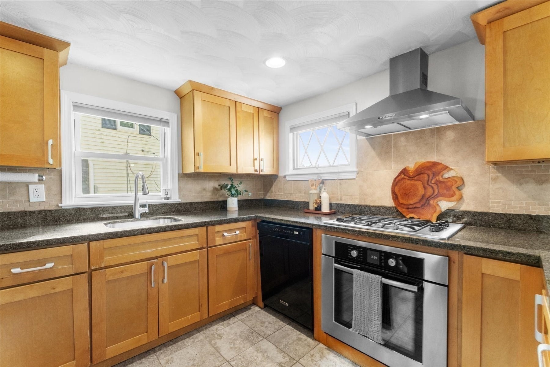 43 Elm St, Medford, MA Photo #16