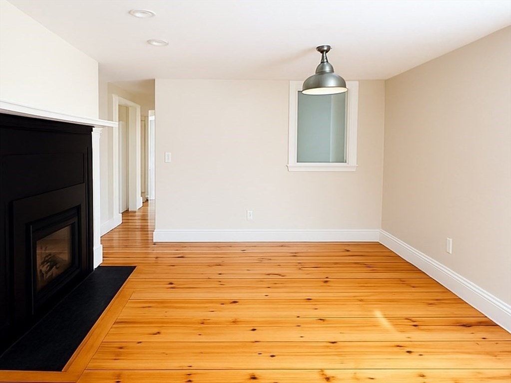 5 Dennett St 5