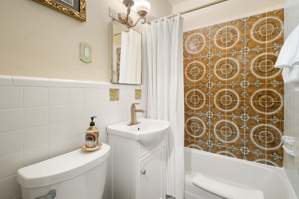 274 Clarendon ST #7, Boston, MA Photo #11