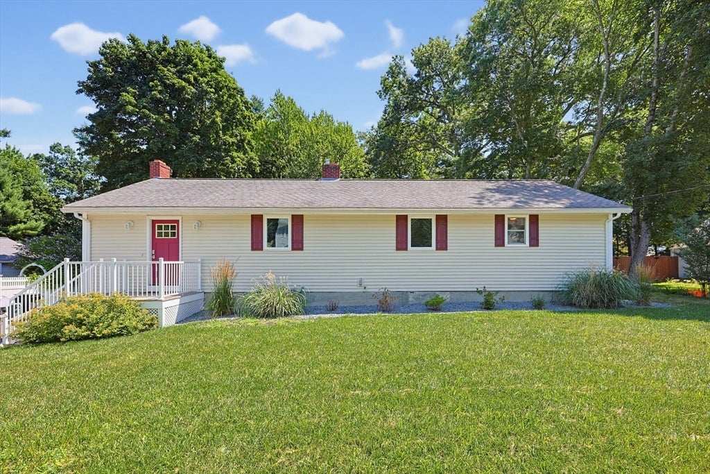Photo of 71 Carpenter Rd, Walpole, MA