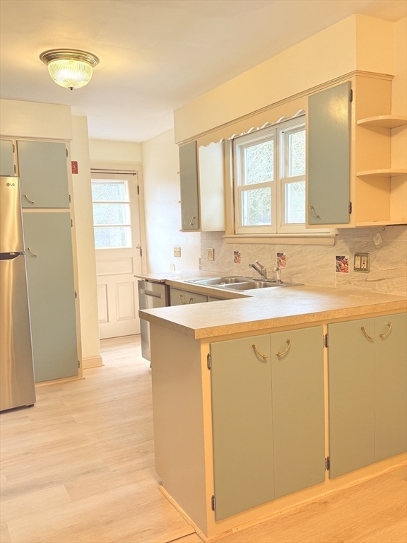 91 Whitcomb Dr
