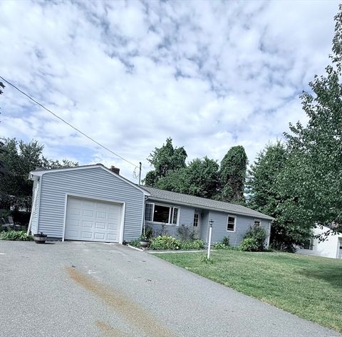91 Whitcomb Dr Lancaster MA 01523