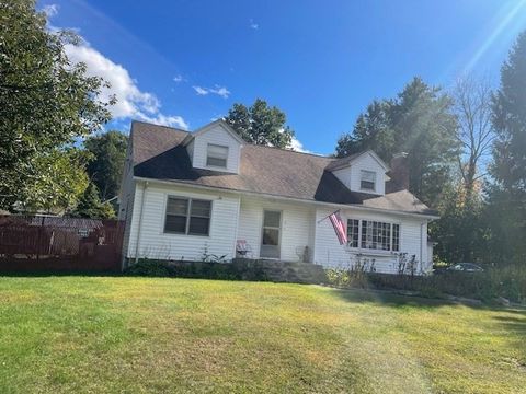 2 Lakeside Dr Dudley MA 01571