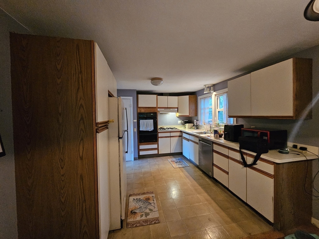 24 Eisenhower Dr