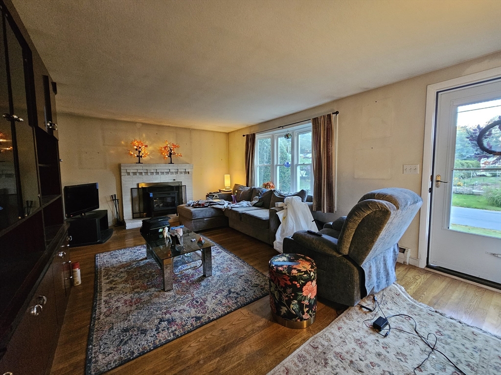 24 Eisenhower Dr