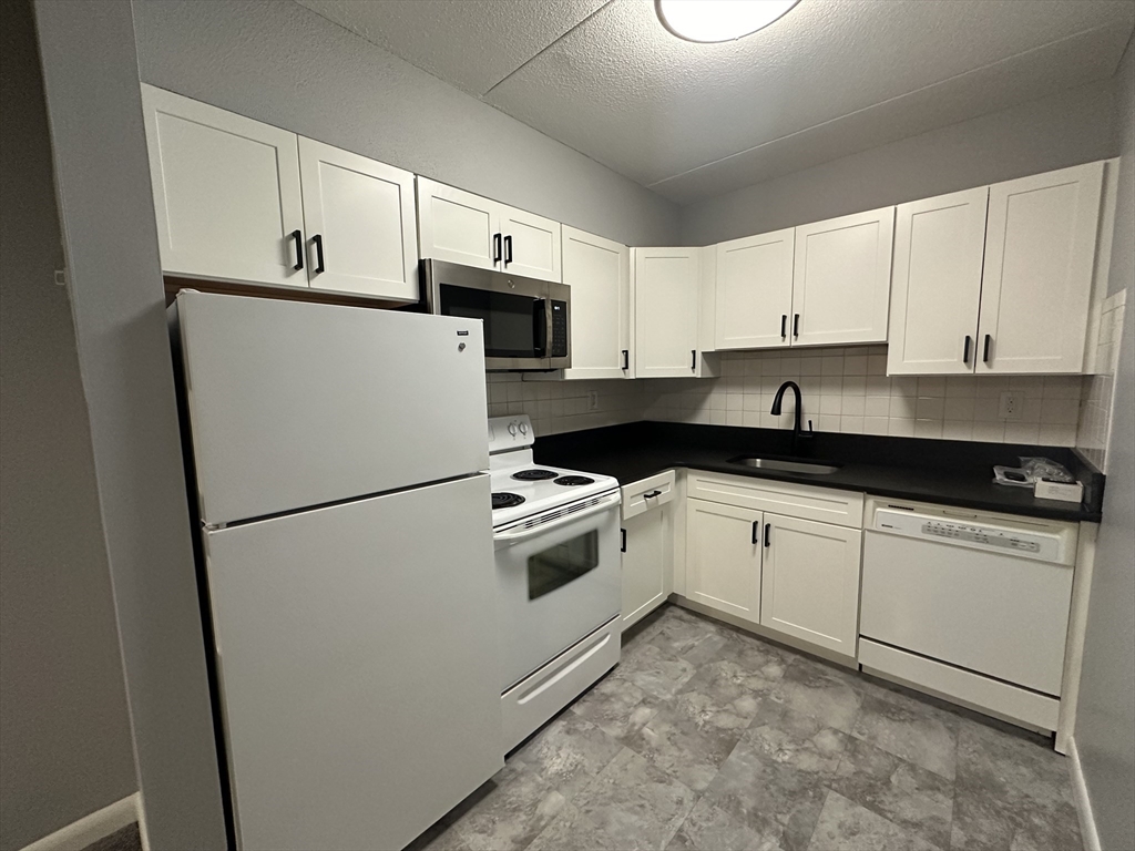 49 Windsor Dr 108