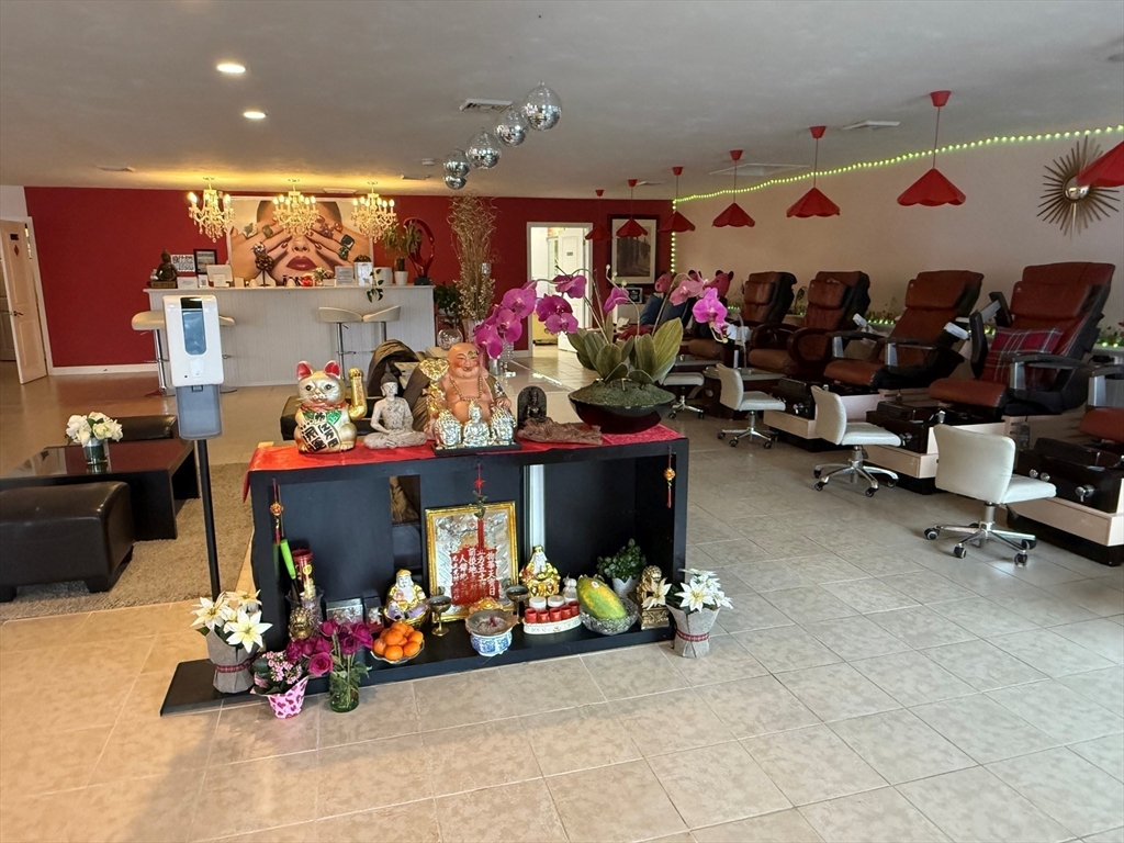 160 Macarthur Blvd., Rte 28 1 & 2