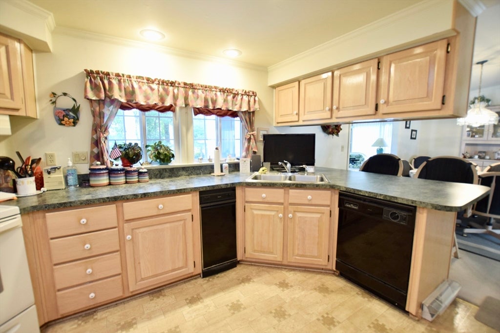 12 Trailwood Dr, Bridgewater, MA, 12 Trailwood Dr, Bridgewater, MA Photo #13