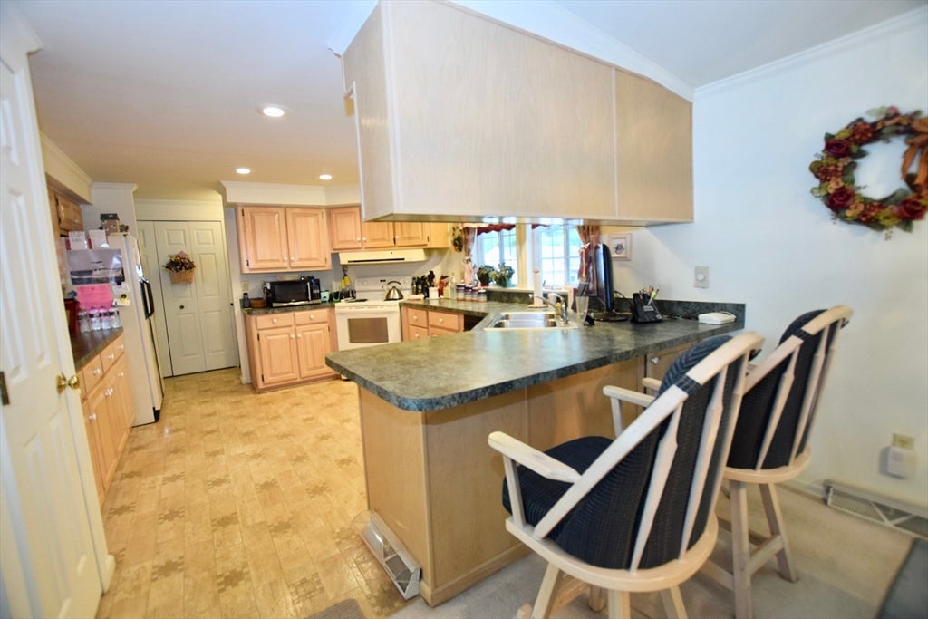 12 Trailwood Dr, Bridgewater, MA, 12 Trailwood Dr, Bridgewater, MA Photo #9