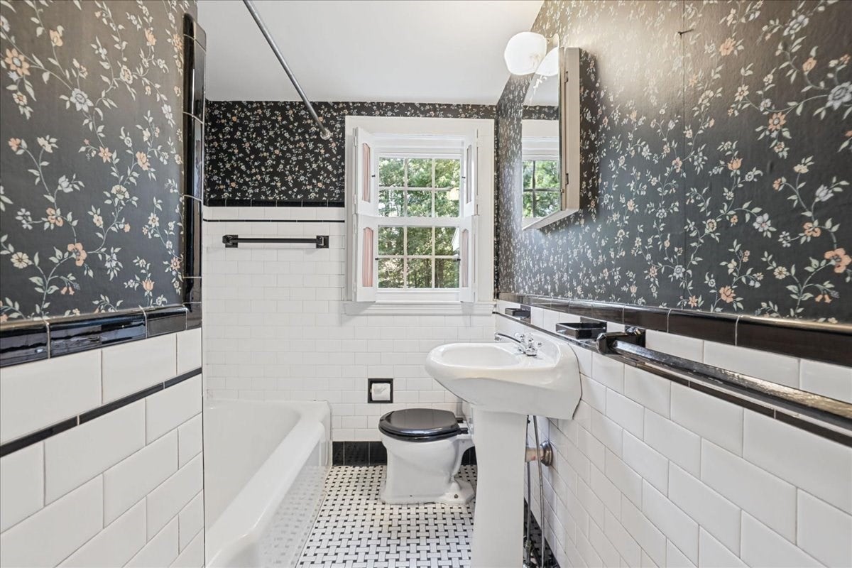 1036 High St, Westwood, MA Photo #19