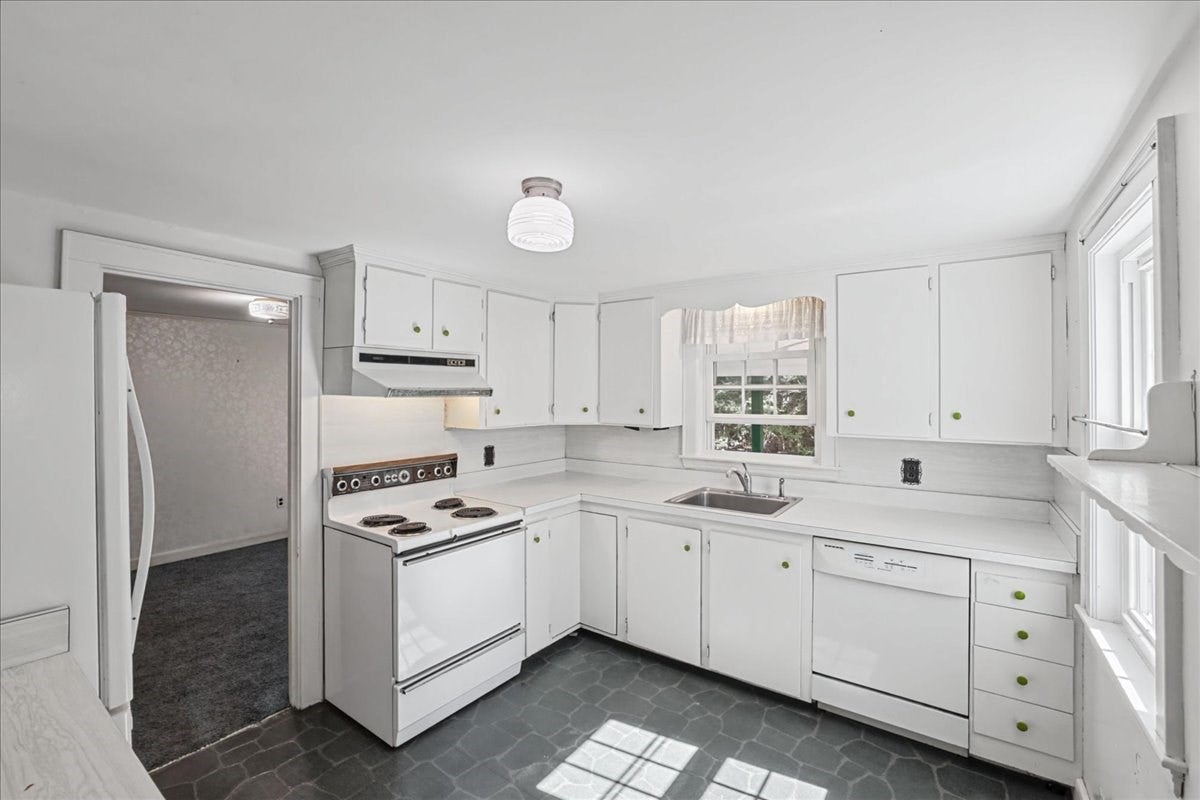 1036 High St, Westwood, MA Photo #15