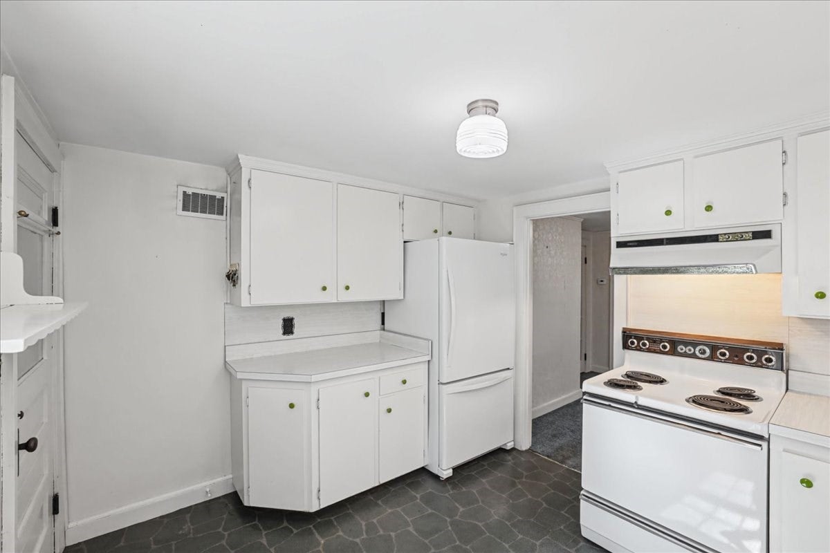 1036 High St, Westwood, MA Photo #17