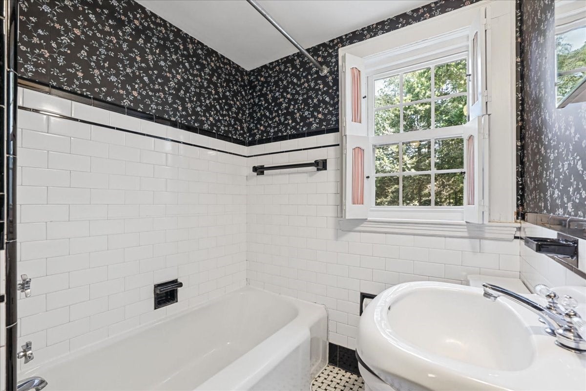 1036 High St, Westwood, MA Photo #20