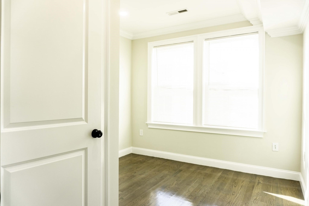 2017 Commonwealth Ave 6