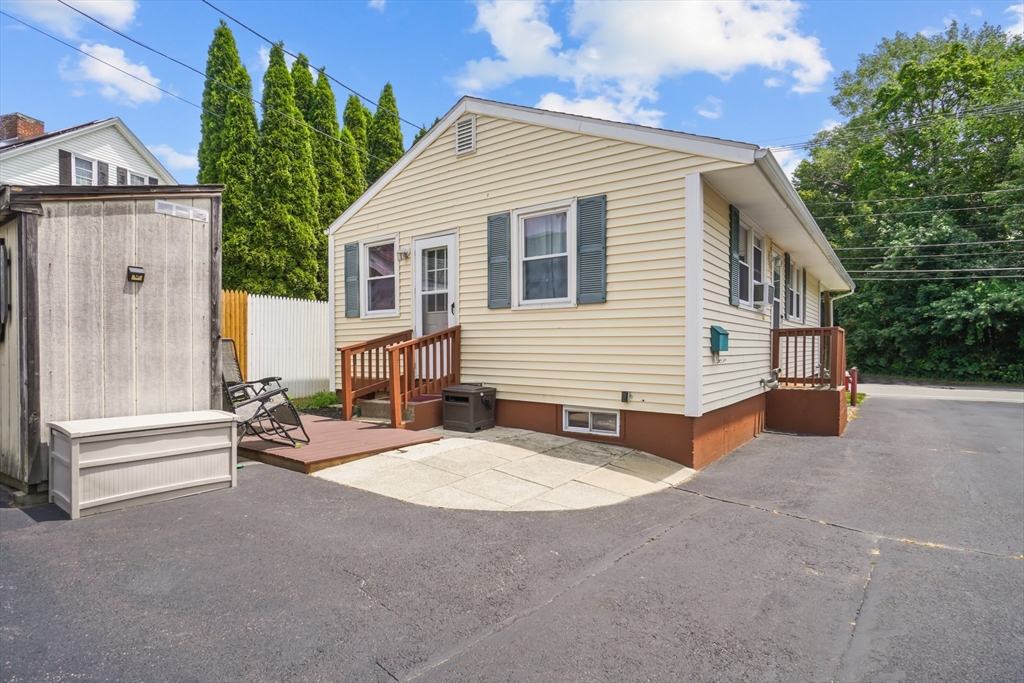 41 Riverlin St