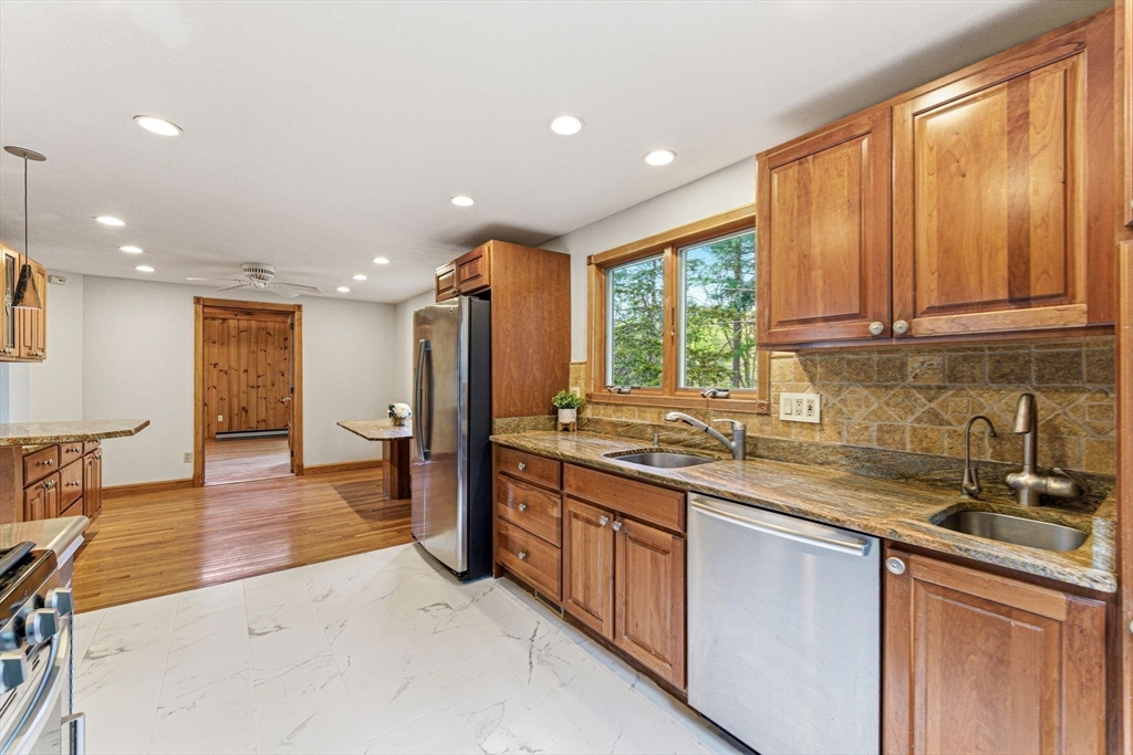 33 Wallace Road, Wayland, MA Photo #9