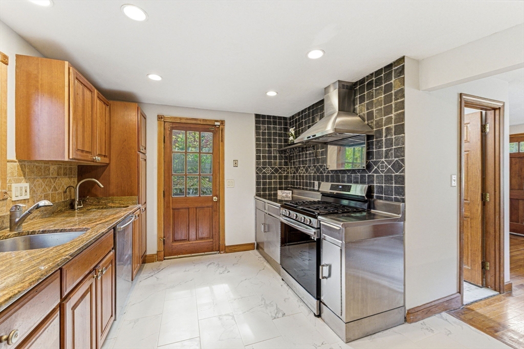 33 Wallace Road, Wayland, MA Photo #10