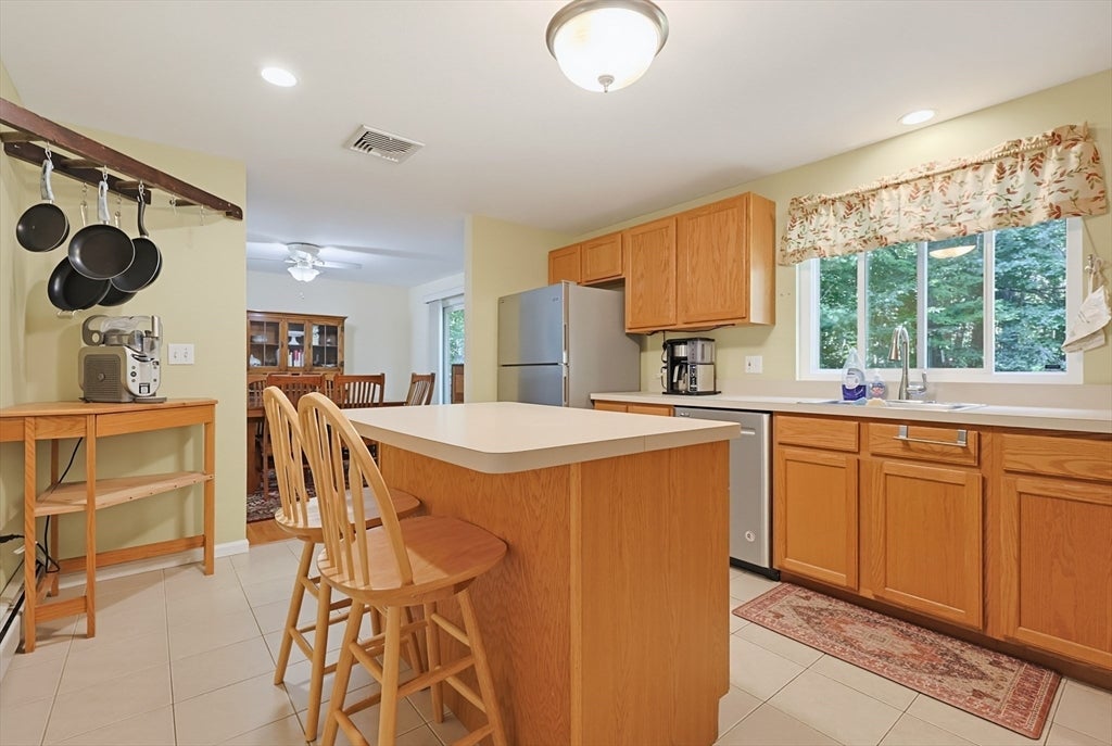 28 Heritage Path, Millis, MA, 28 Heritage Path, Millis, MA Photo #2