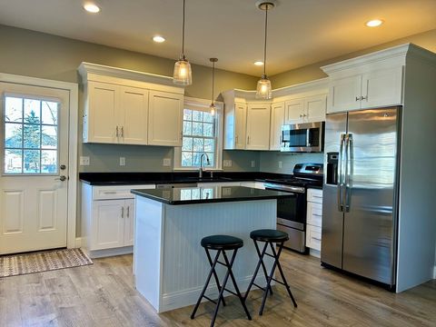 Photo of 127 Bridge Street #1R, Beverly, MA 01915 (MLS # 73489724)