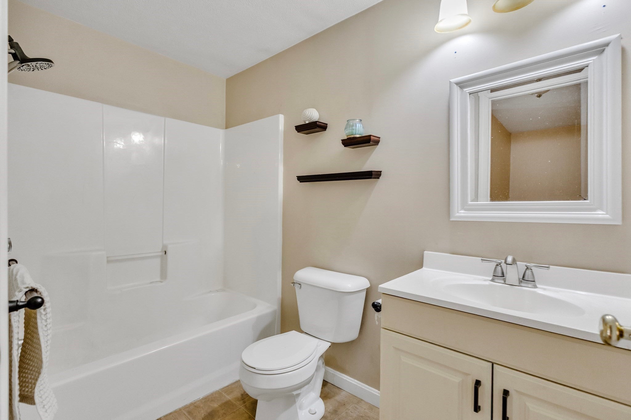 162 High St, Fitchburg, MA, 162 High St, Fitchburg, MA Photo #17