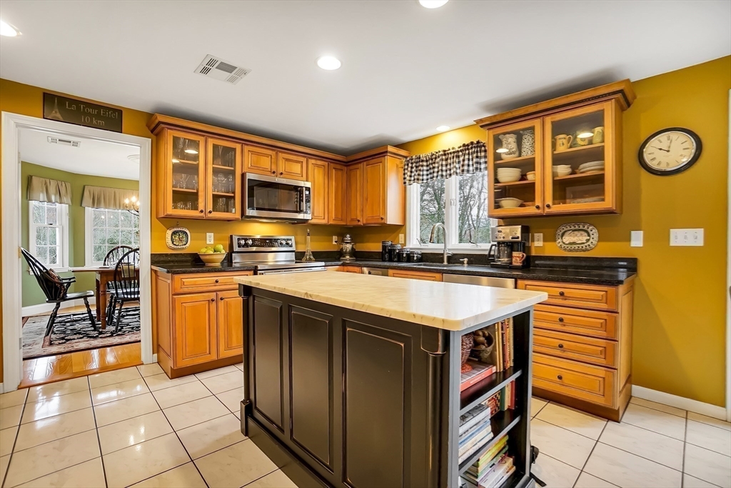 23 Fredric Lane, Mansfield, MA Photo #12