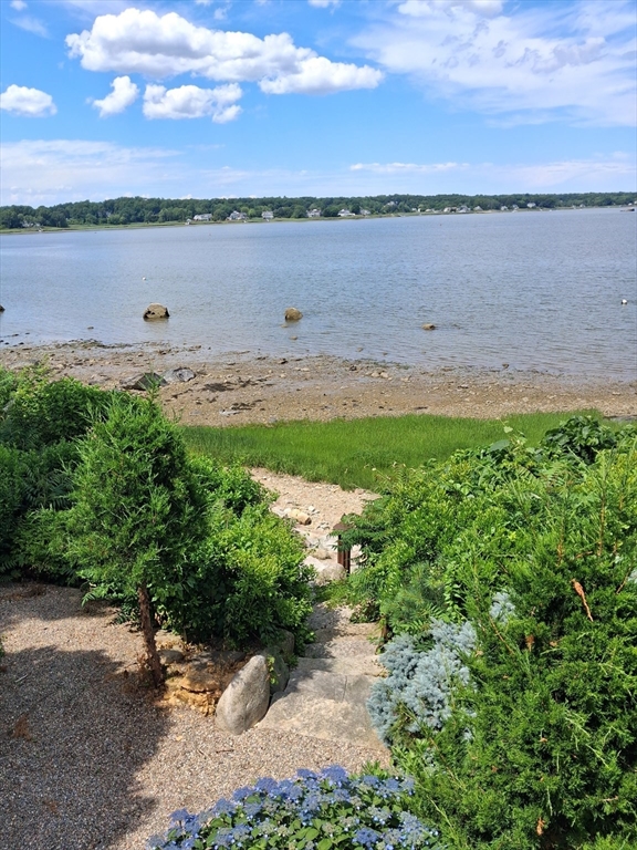 18 Shore Dr
