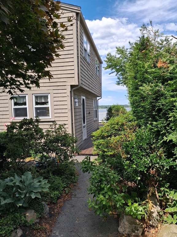 18 Shore Dr