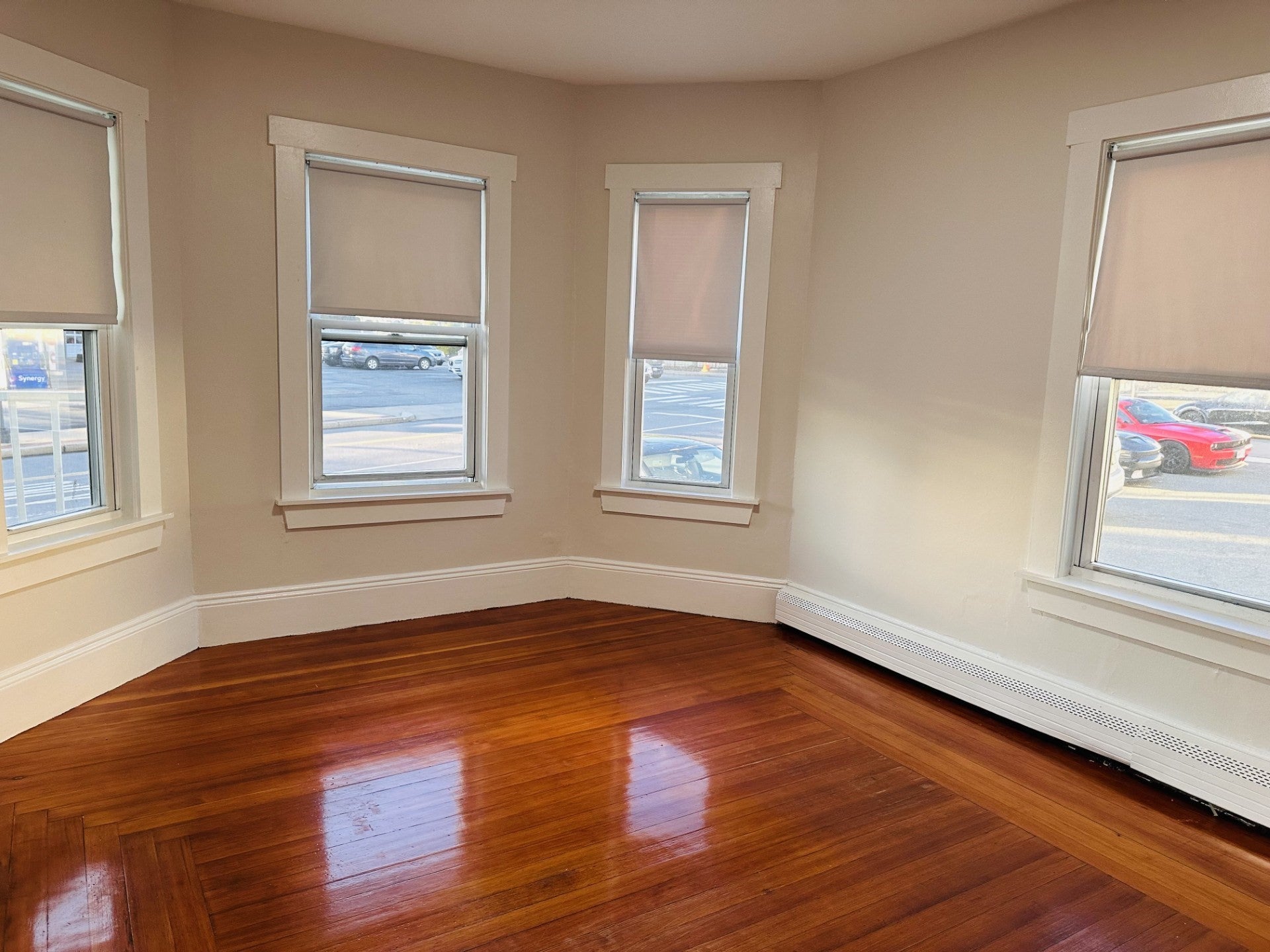 Click for 870 Moody Street #2, Waltham, MA slideshow Click for 870 Moody Street #2, Waltham, MA slideshow