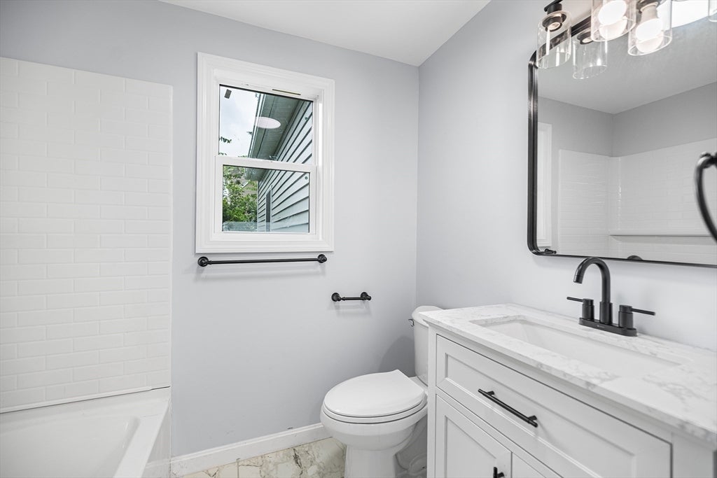211 Bonnie Brae Dr, West Springfield, MA Photo #22