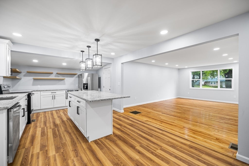 211 Bonnie Brae Dr, West Springfield, MA Photo #11