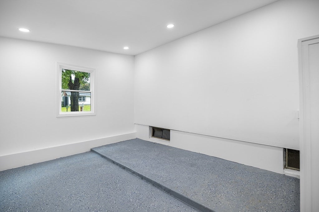 211 Bonnie Brae Dr, West Springfield, MA Photo #24