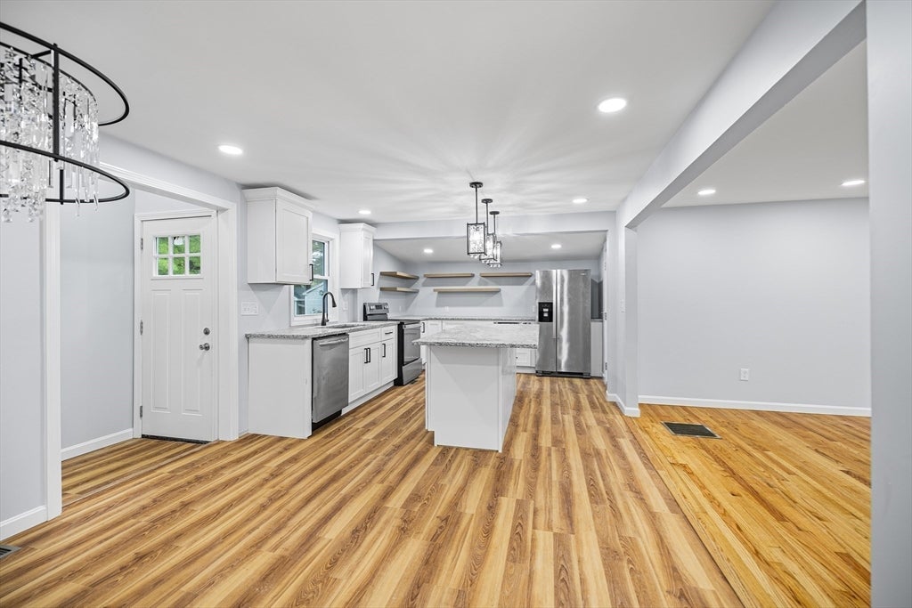 211 Bonnie Brae Dr, West Springfield, MA Photo #12