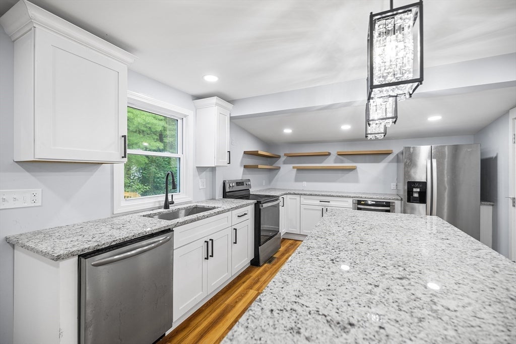 211 Bonnie Brae Dr, West Springfield, MA Photo #9