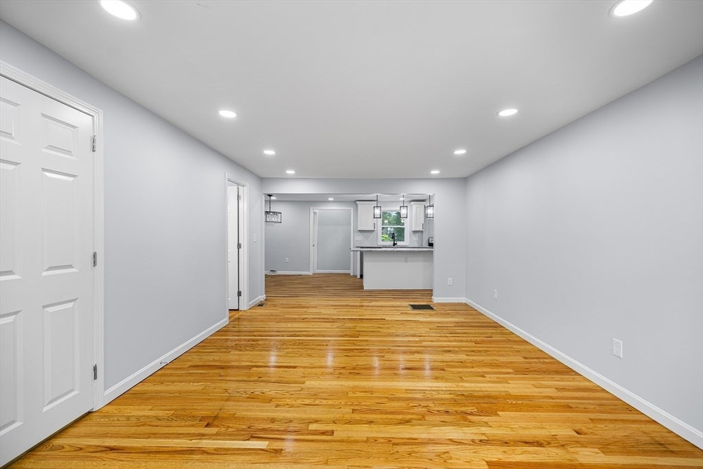 211 Bonnie Brae Dr, West Springfield, MA Photo #6