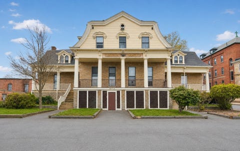 Photo of 1049 Pleasant St #4, New Bedford, MA 02740 (MLS # 73553405)