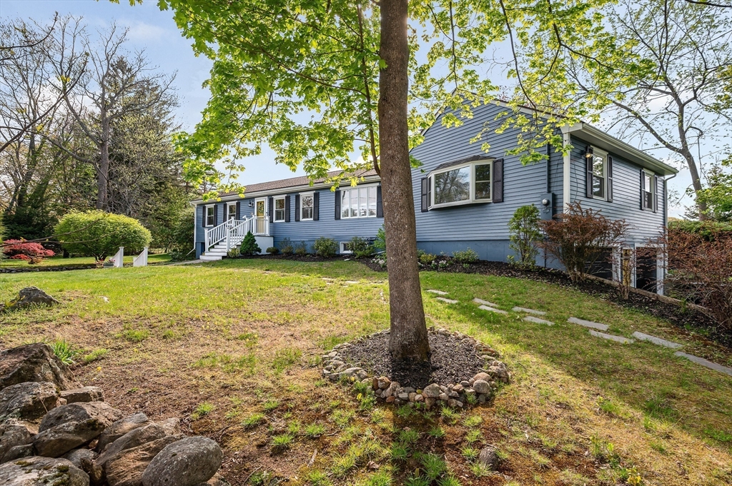 389 Marbleridge Rd, North Andover, MA Photo #2