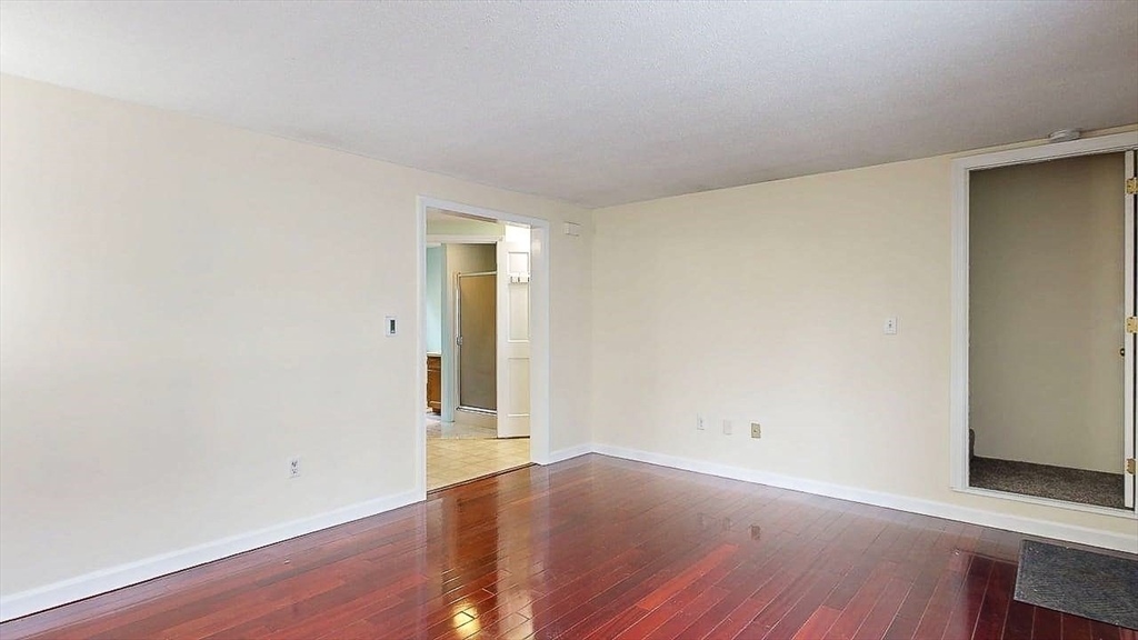 18 Massasoit Rd B