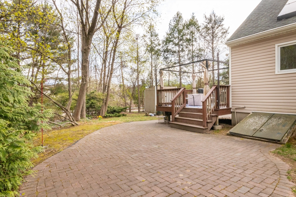 Franklin, Massachusetts 02038, United States, 4 Bedrooms Bedrooms, ,1 BathroomBathrooms,Residential,Pending,121339