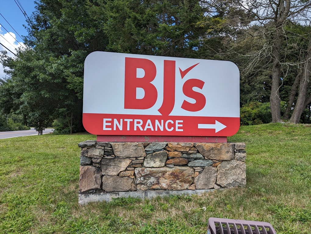 Franklin, Massachusetts 02038, United States, 4 Bedrooms Bedrooms, ,1 BathroomBathrooms,Residential,Pending,121339