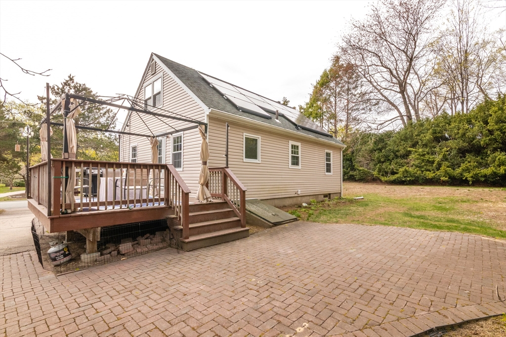 Franklin, Massachusetts 02038, United States, 4 Bedrooms Bedrooms, ,1 BathroomBathrooms,Residential,Pending,121339