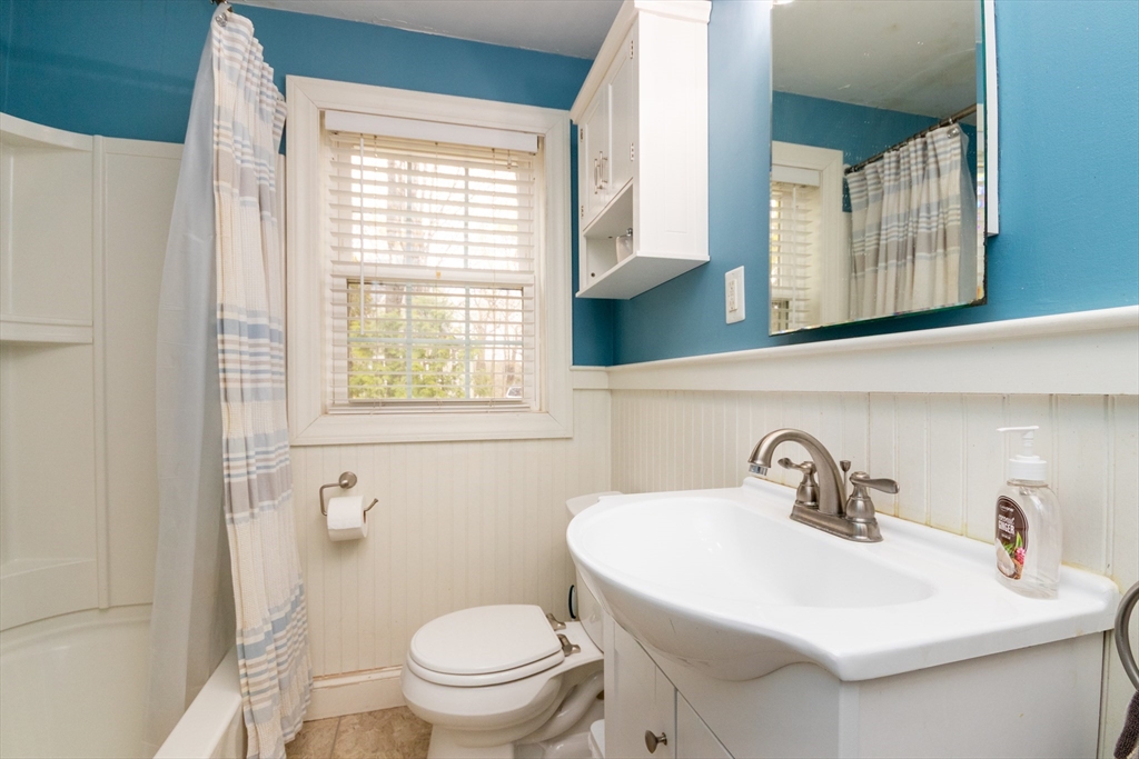 Franklin, Massachusetts 02038, United States, 4 Bedrooms Bedrooms, ,1 BathroomBathrooms,Residential,Pending,121339