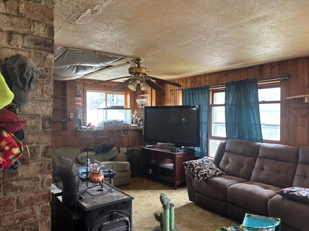 243 Quarry Rd