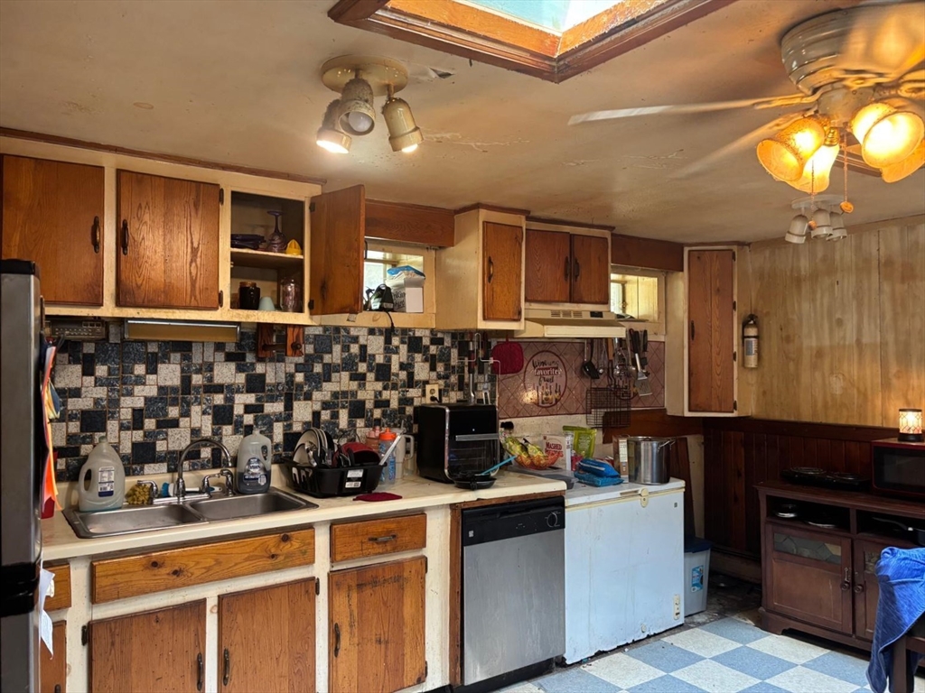 243 Quarry Rd