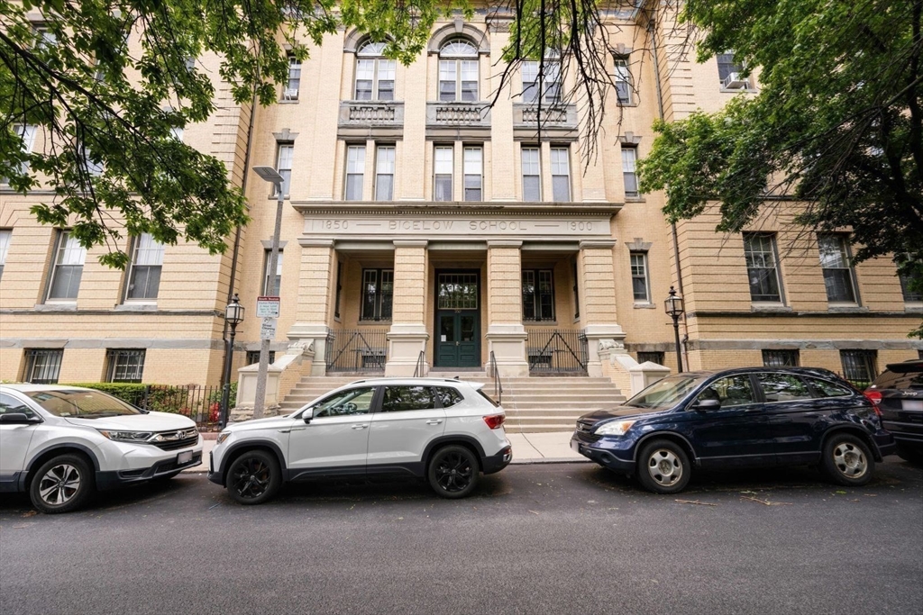 350 W 4th St 103