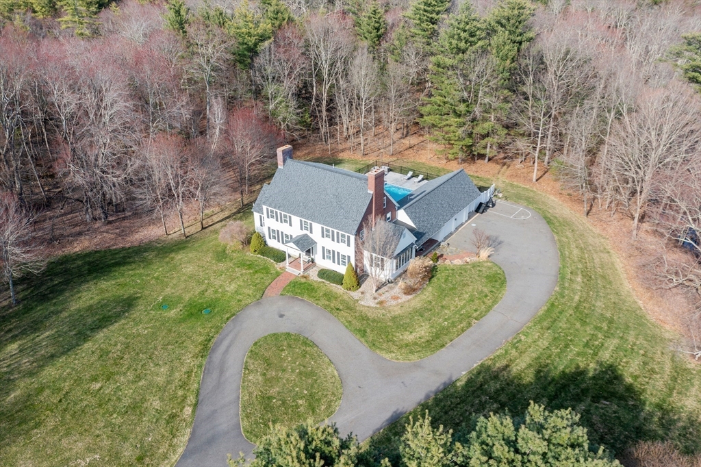 4 Millbrook Ln