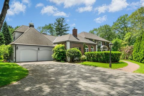 11 Scotch Pine Cir Wellesley MA 02481