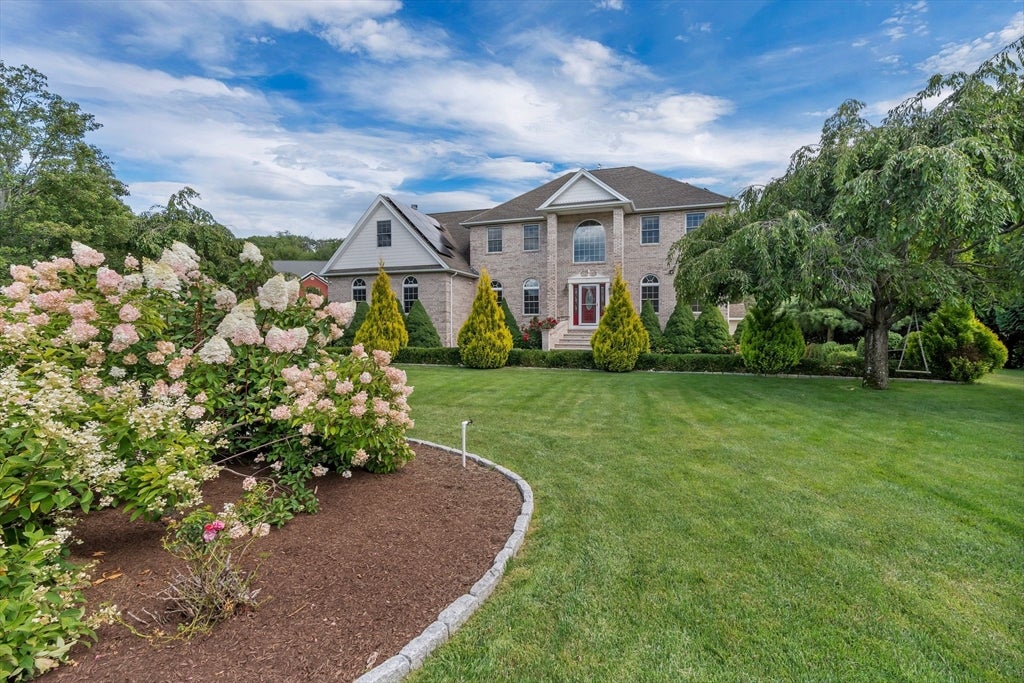 18 Steeple Ln