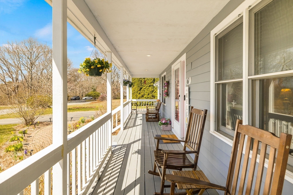 61 Meadow View Dr